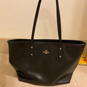 Coach tote with zip